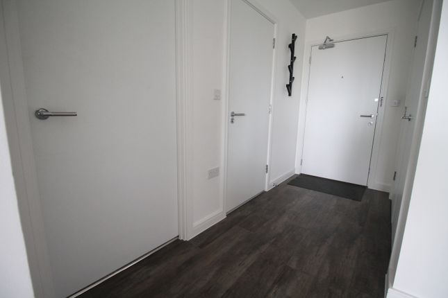 Flat to rent in Teal Point, 8 Drydock Square, Barking