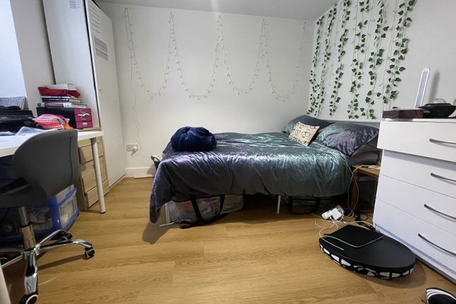 16, Flora Street, Cardiff photo 5