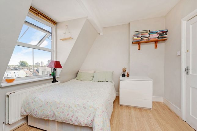Flat A, 114, Stoke Newington High Street, London photo 4