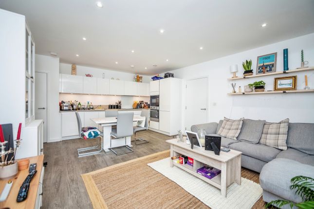 Flat for sale in Limehouse Wharf, Rochester, Kent
