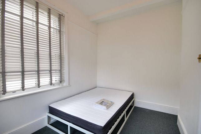 Room 2, 15 Hertford Road, Worthing photo 4