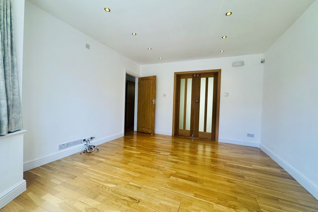 13, Brentmead Gardens, London photo 3