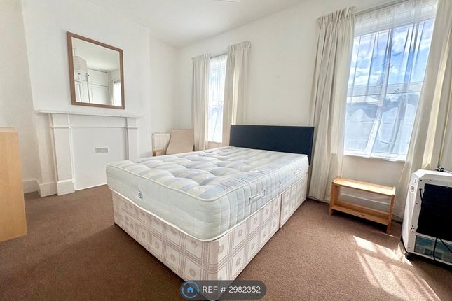 Bulwer St, London photo 2