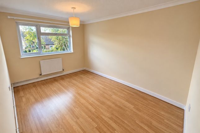 74 Spear Close, Luton, Bedfordshire photo 4