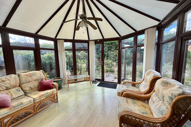 5 The Forestside, Verwood photo 4