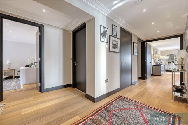 2, Greenview, 154 High Road, Chigwell photo 3