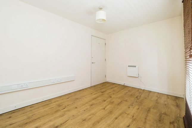 Flat for sale in Cam Road, London