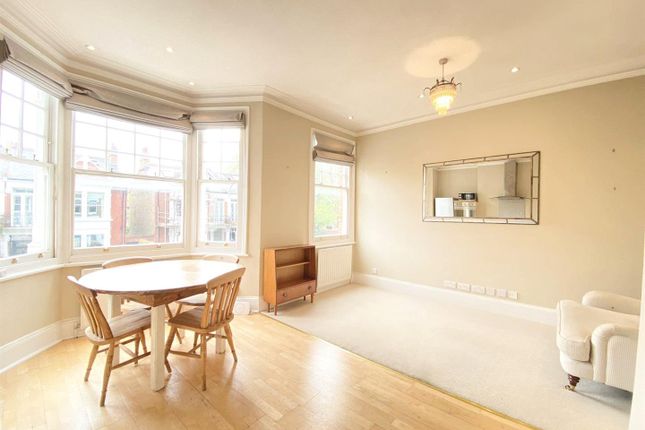 Flat for sale in Fulham Palace Road, London