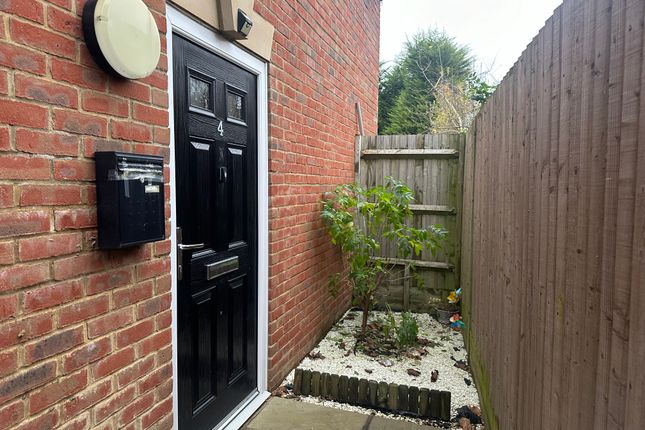 Thumbnail Flat for sale in Catsbrook Road, Luton