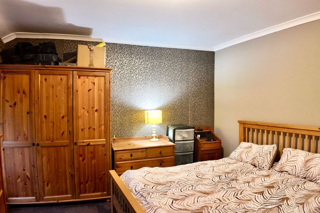 32 Station Road, Newport photo 4