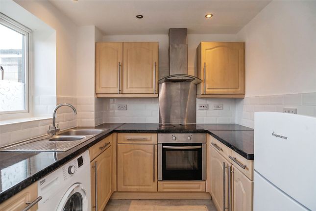 Flat for sale in St. Leonards Close, Grays