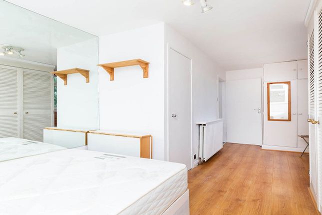First Floor Flat, 13 Thornfield Road, London photo 4