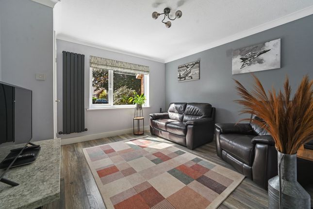 28, Rowans Way, Colchester photo 2