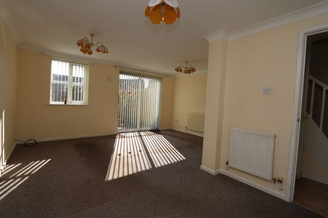 8 Showle Acre, Barry photo 3