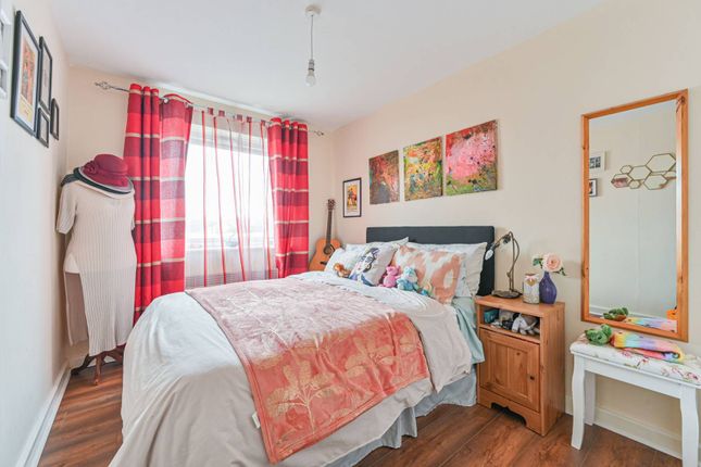 Thumbnail Flat to rent in Maple Road, Penge, London