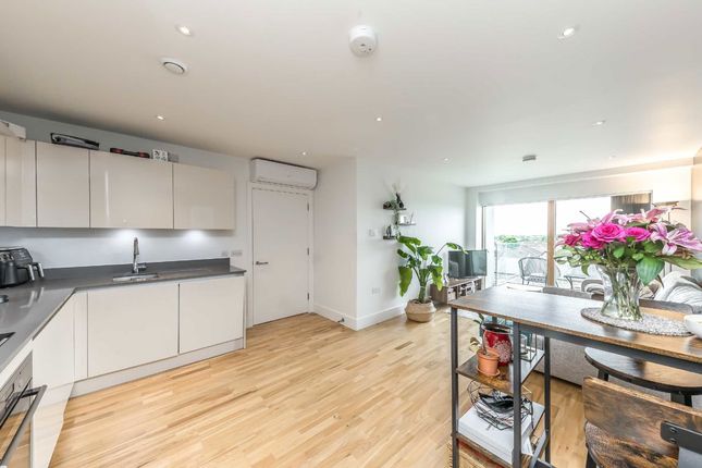 Thumbnail Flat for sale in Streatham High Road, London