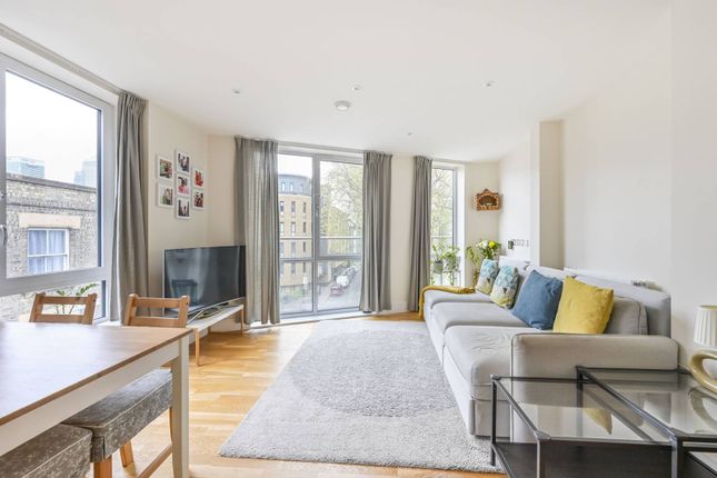 Thumbnail Flat to rent in Edgemere House E14, Limehouse, London,