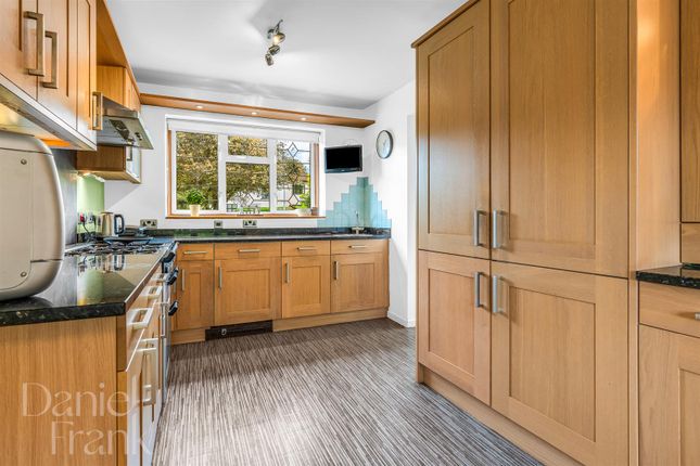 38, Hillcrest Road, Loughton photo 2