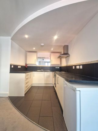 Flat 1 Marks Place, 14-15 Church Lane, London photo 5