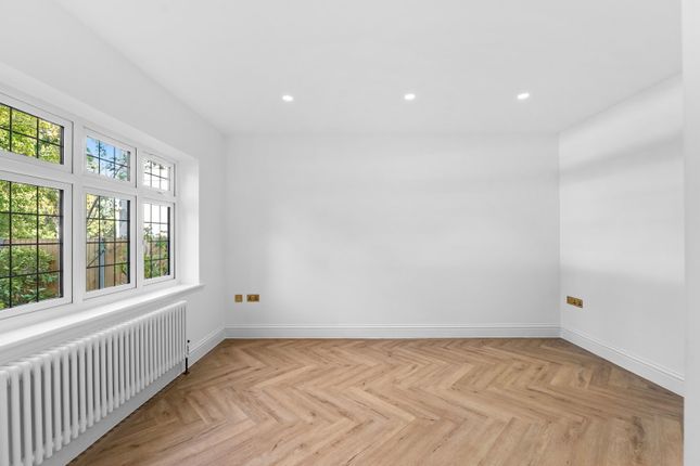 63, Longdown Lane South, Epsom photo 4