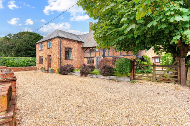 Detached house for sale in High Street North, Stewkley, Buckinghamshire