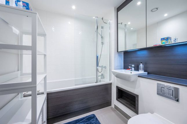 Flat for sale in Shipbuilding Way, Upton Park, London