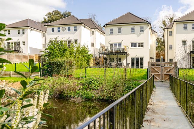 The Laurels, Woodlands Drive, Hoddesdon photo 2