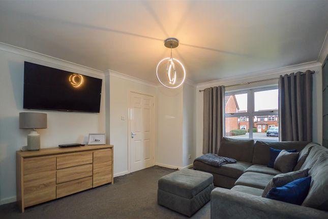 8, Kingsway Court, Ossett photo 4