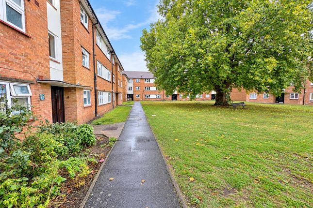 1-bed flat on Hanover Way, Windsor, £175,000