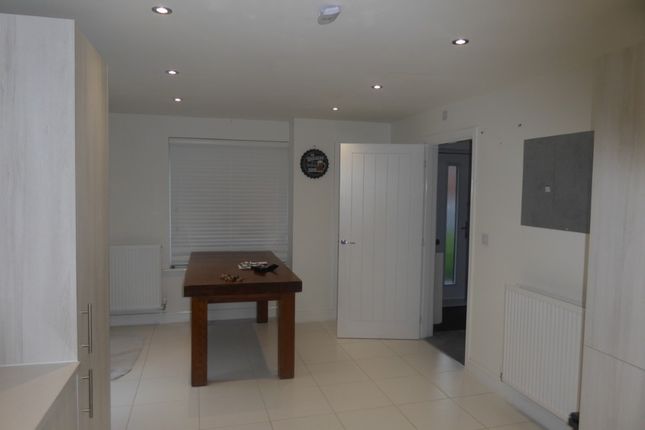 17, Peets Bridge Drive, St Helens photo 5