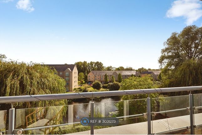 2-bed flat on Red Admiral Court, Little Paxton, St Neots, £1,200/mo