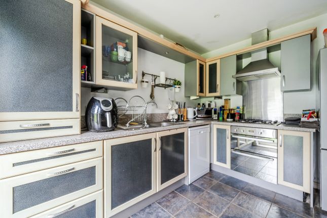 79, Temple Court, West Yorkshire photo 4