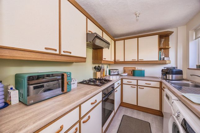 5, Bitterne Close, Havant photo 3