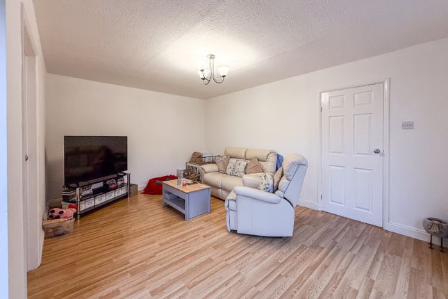 1 Wheatfield Close, Maidenhead, Berkshire photo 3