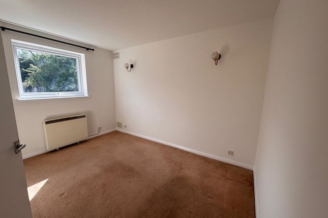 10 Downs Court, Lyndale Road, Redhill photo 3