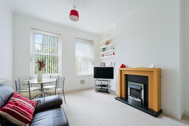 Flat 5, Winchester House Phoenix Close, Epsom photo 3