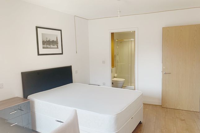 Flat 18, London photo 4