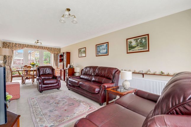 81 Appledore Avenue, Nottingham photo 3