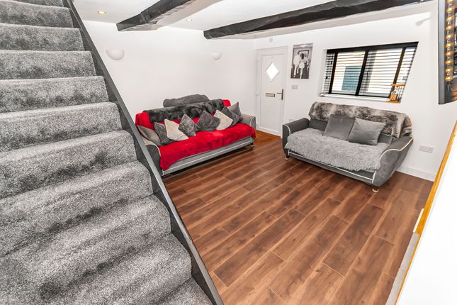 6 Hamer Street, Bury photo 2