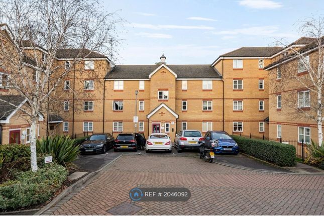 Flat to rent in Fernwood Court, London