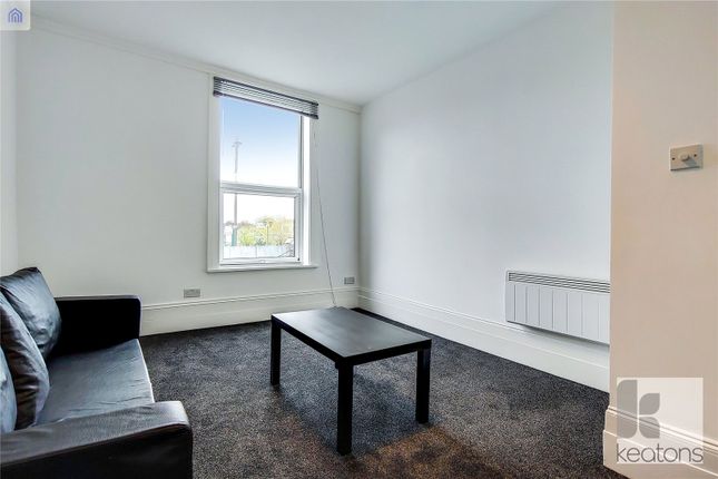 Flat to rent in The Grove, Stratford, London