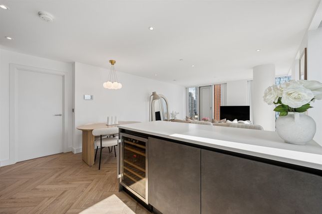 16, Flat 1208, Silvercroft Street, Manchester photo 4