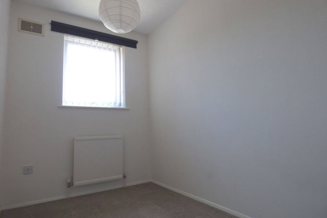 Terraced house to rent in Felton Close, Luton