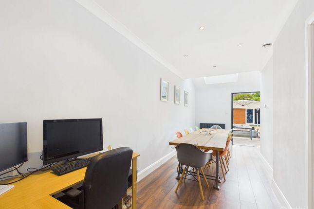 98 Wolsey Crescent, Croydon photo 5