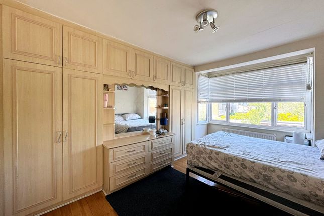 34, Elms Park Avenue, Wembley photo 3