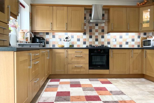 49, Poplar Crescent, Stourbridge photo 2