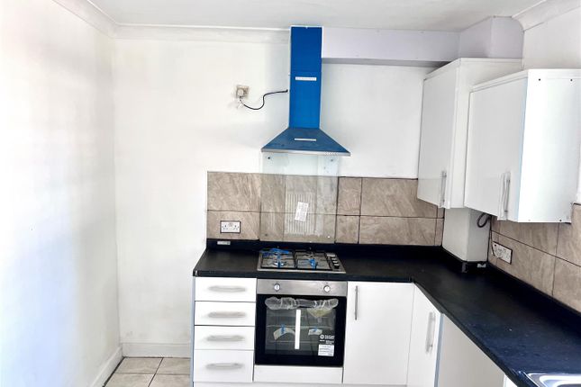 2, Newstead View, Pontefract photo 3