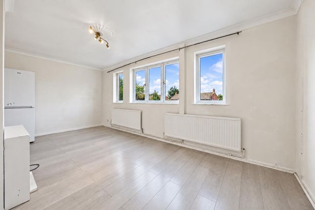 83, Heather Lane, West Drayton photo 3