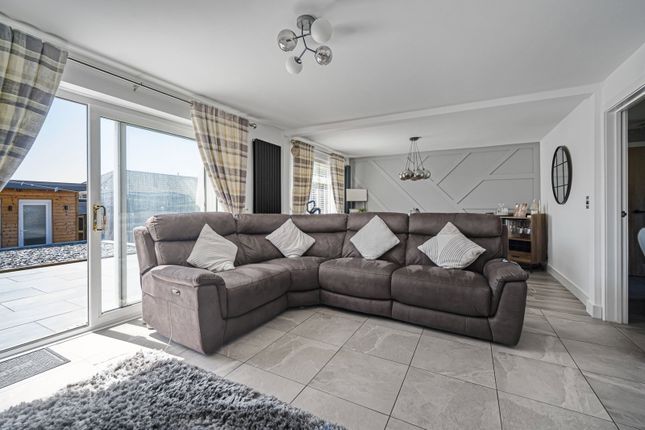 35, Pen-y-Mynydd, Bridgend photo 2