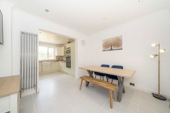 76, Evelyn Crescent, Sunbury-On-Thames photo 4